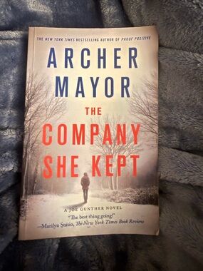 Archer Mayor - The Company She Kept (Paperback)